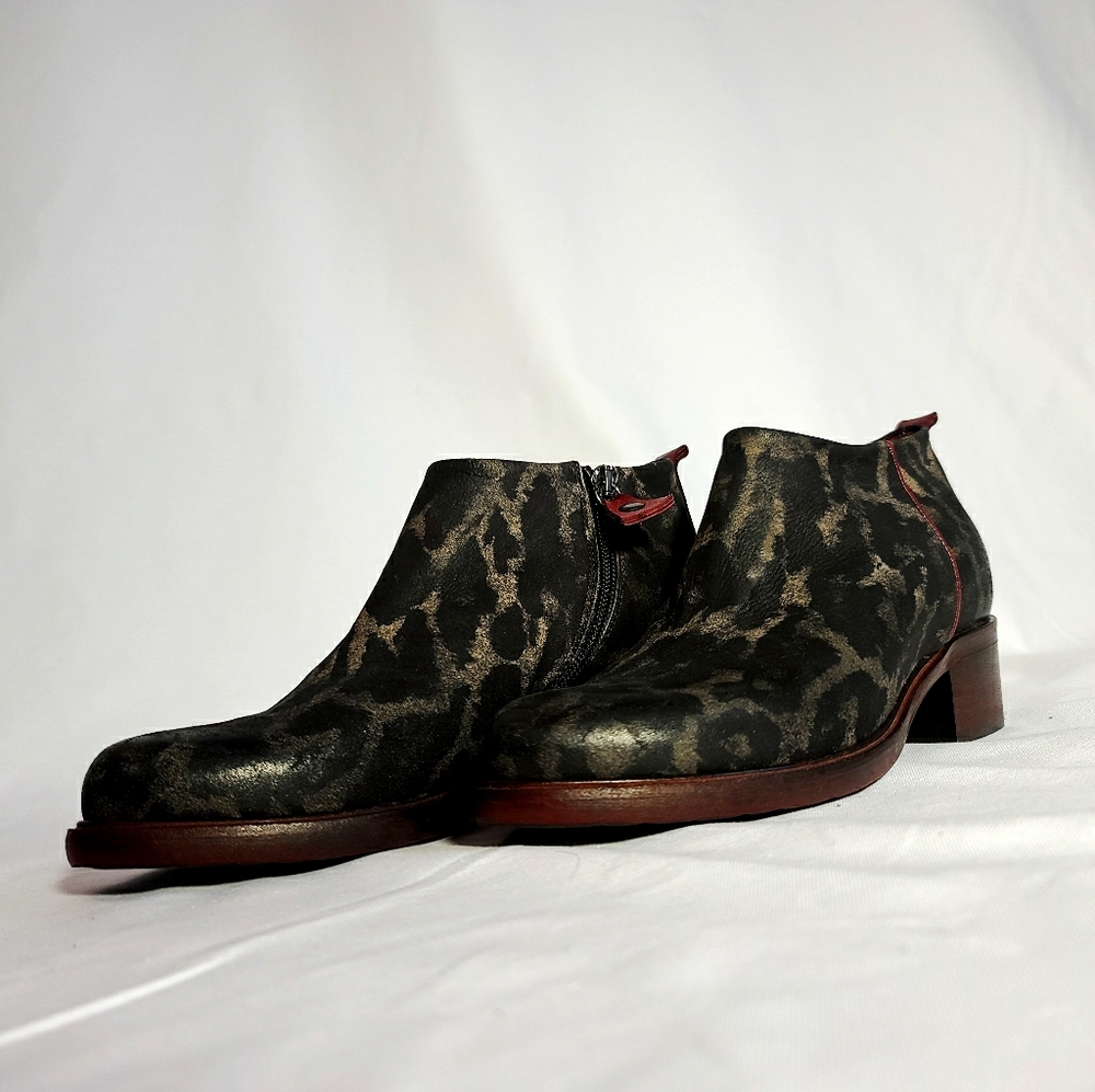 Onid Studio Red and Black Jaguar Ankle Booties 37